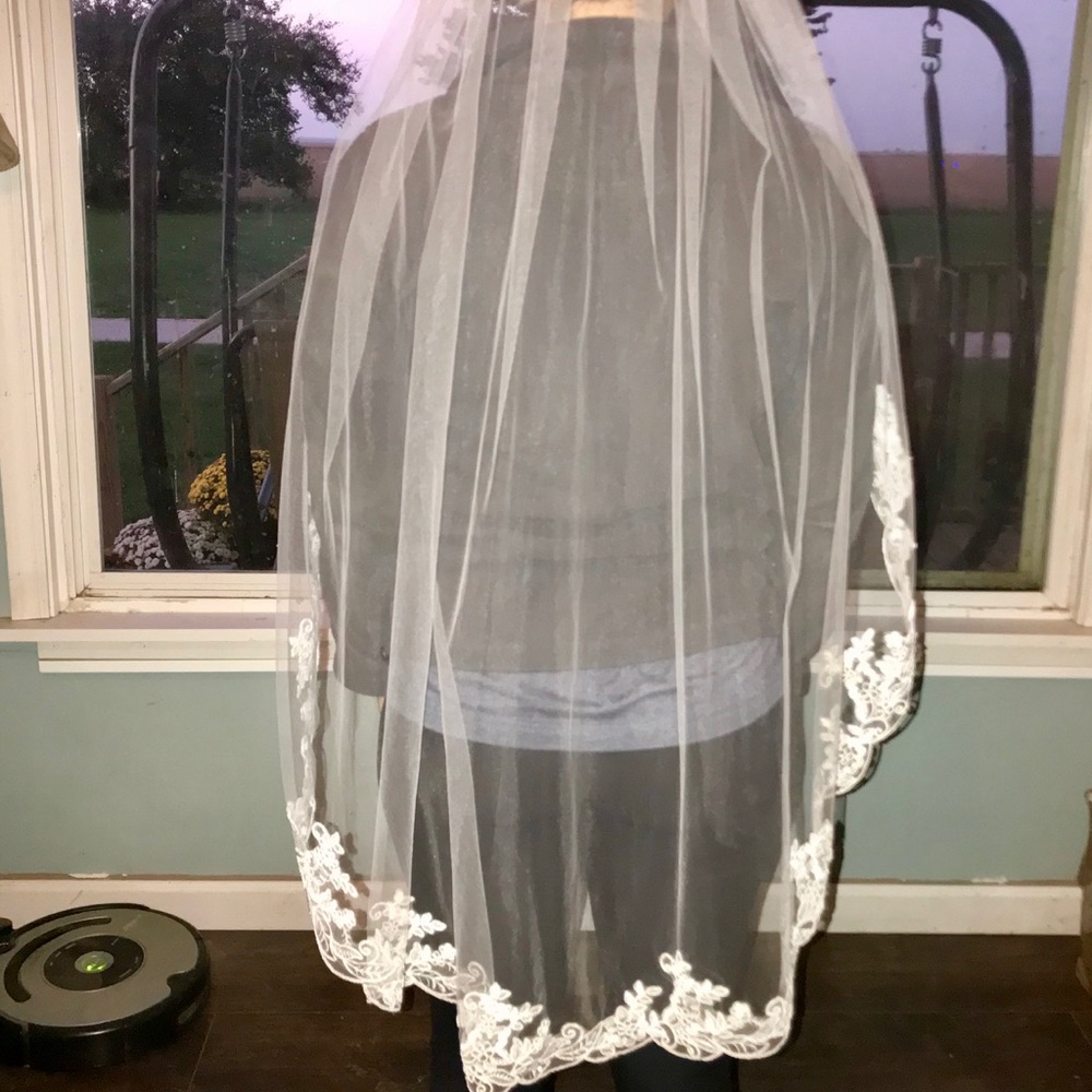Ivory Fingertip lace veil