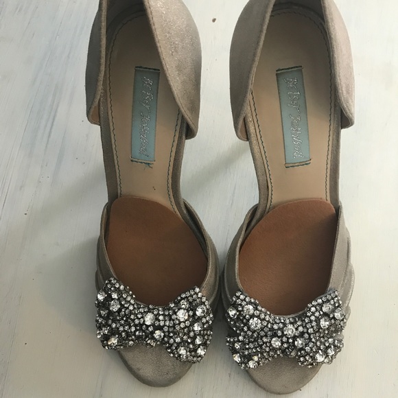 Betsey Johnson Blue rhinestone bow shoe - Picture 2 of 5