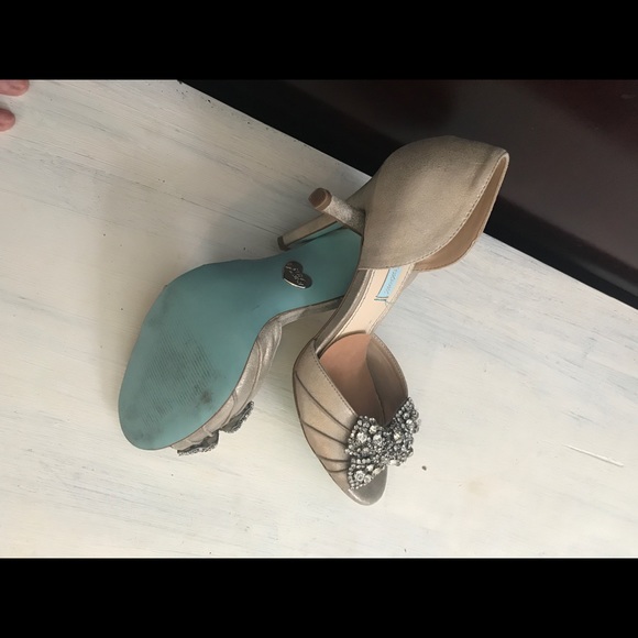 Betsey Johnson Blue rhinestone bow shoe - Picture 5 of 5