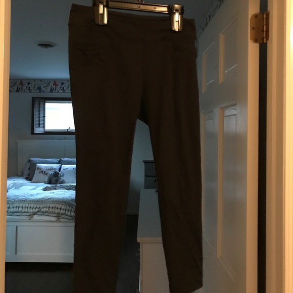 Athleta Pants - Athleta Metro Capri Legging