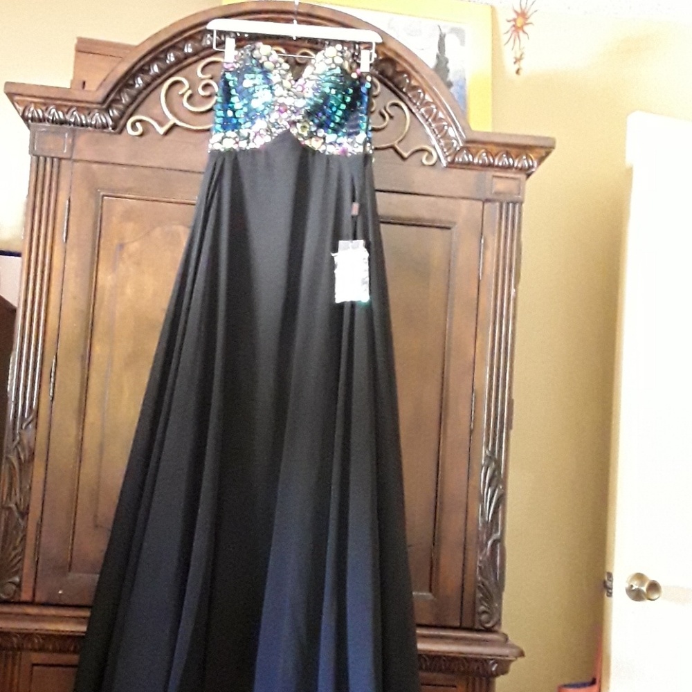 Long formal dress new/ Great for Prom