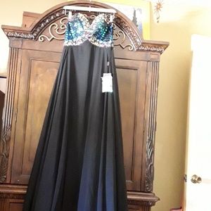 Long formal dress new/ Great for Prom