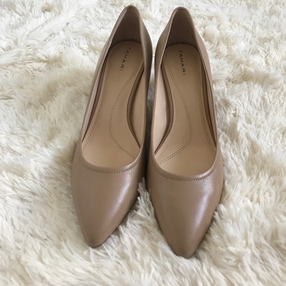 Tahari Zoe Nude Leather Pumps Sz 10