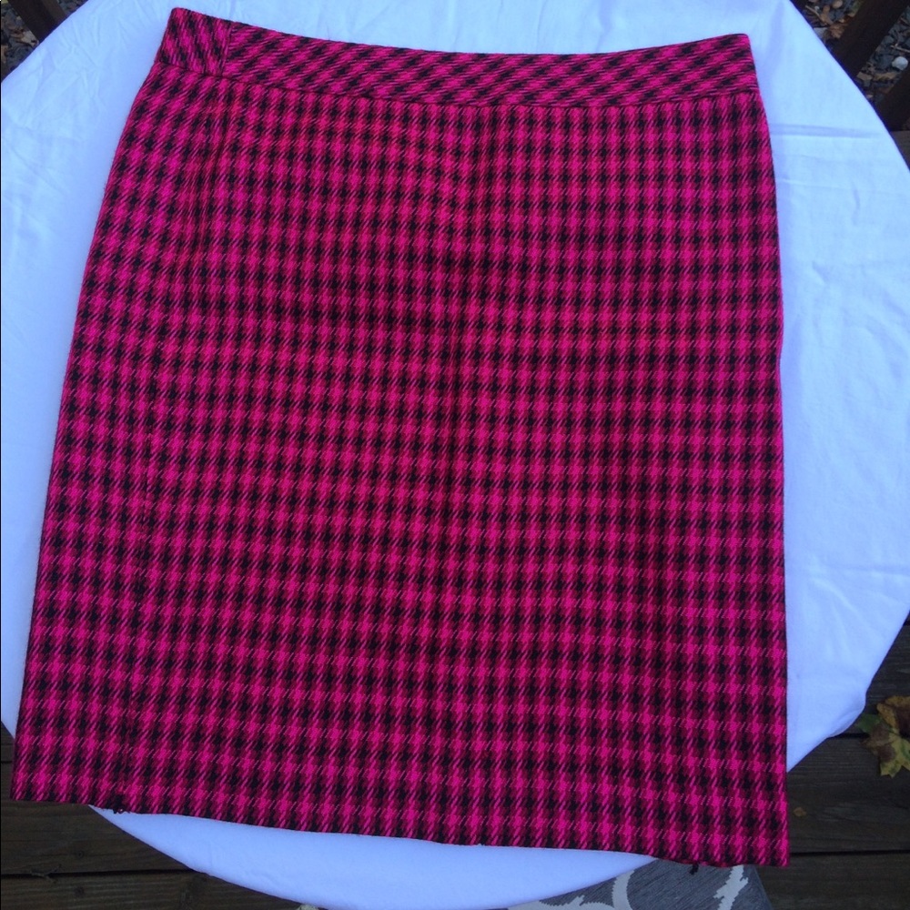 Fall fuschia pink black checkered lined skirt