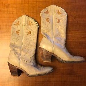 VINTAGE distressed cowboy boots VINTAGE distressed cowboy boots