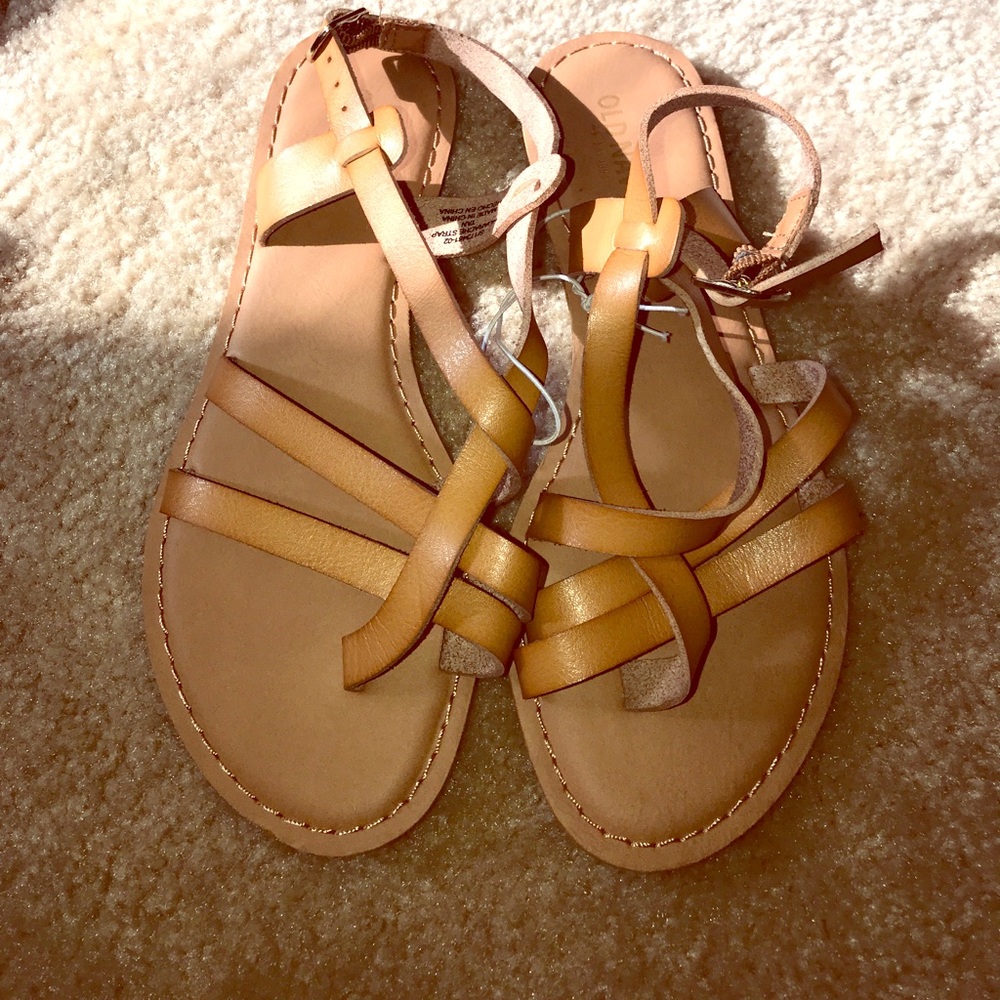 Tan women’s sandals light brown size 6