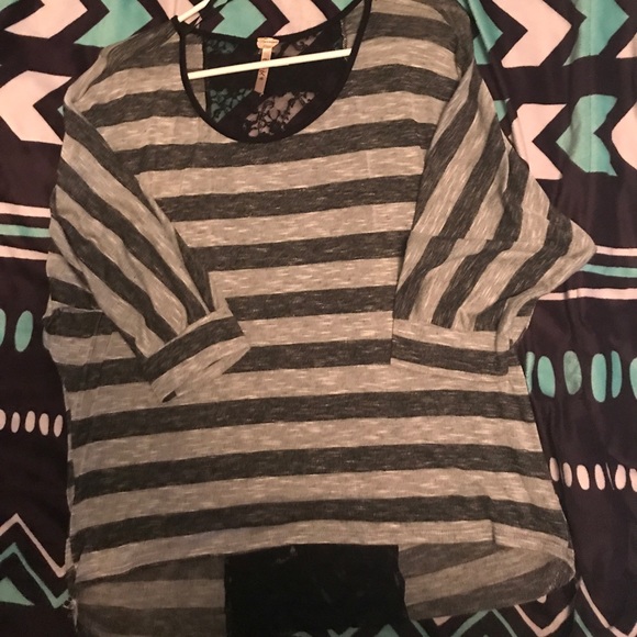 *BUNDLE* 2 shirts! - Picture 2 of 4