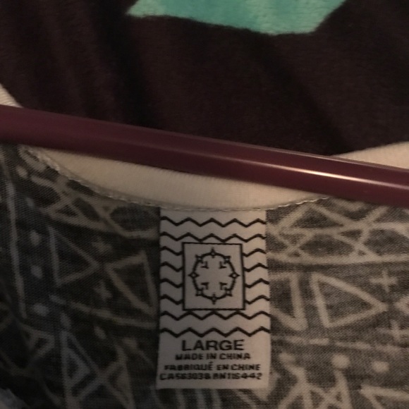 *BUNDLE* 2 shirts! - Picture 4 of 4