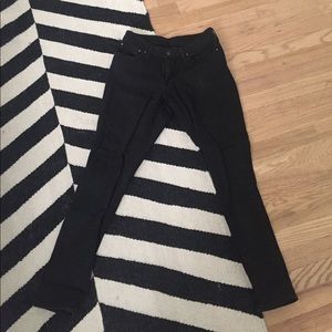 Black Mid Rise Levi's Curvy Fit