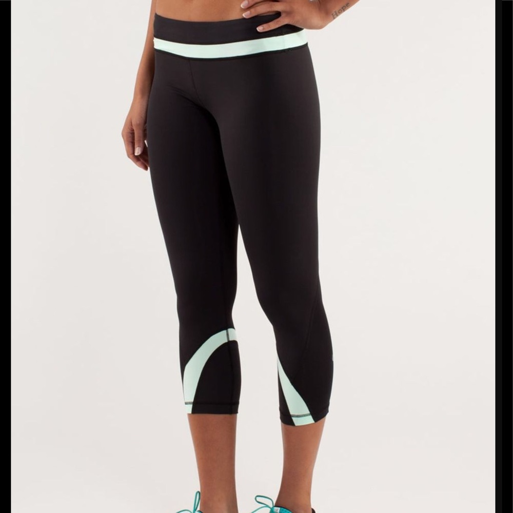 Lululemon Inspire II crops, size 6. Black/mint.