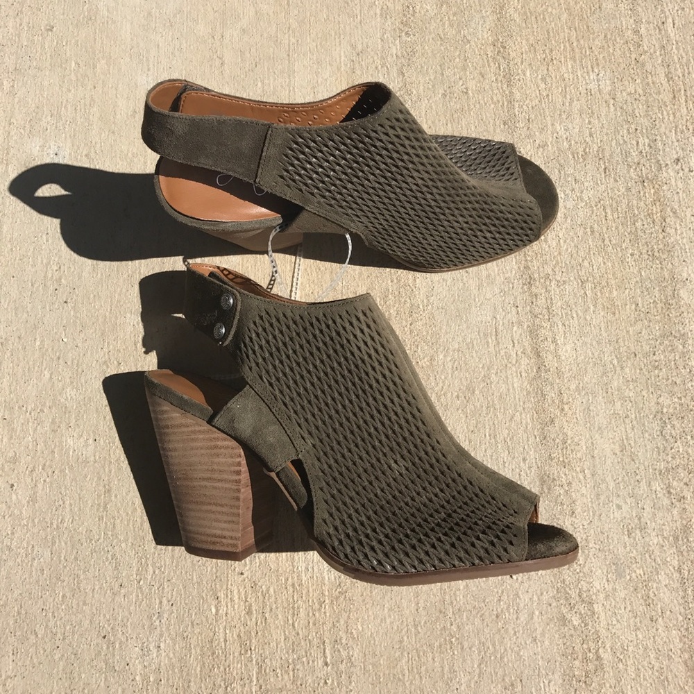 Arturo Chiang Olive Green Slingback Sandal