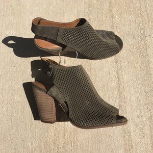 Arturo Chiang Olive Green Slingback Sandal