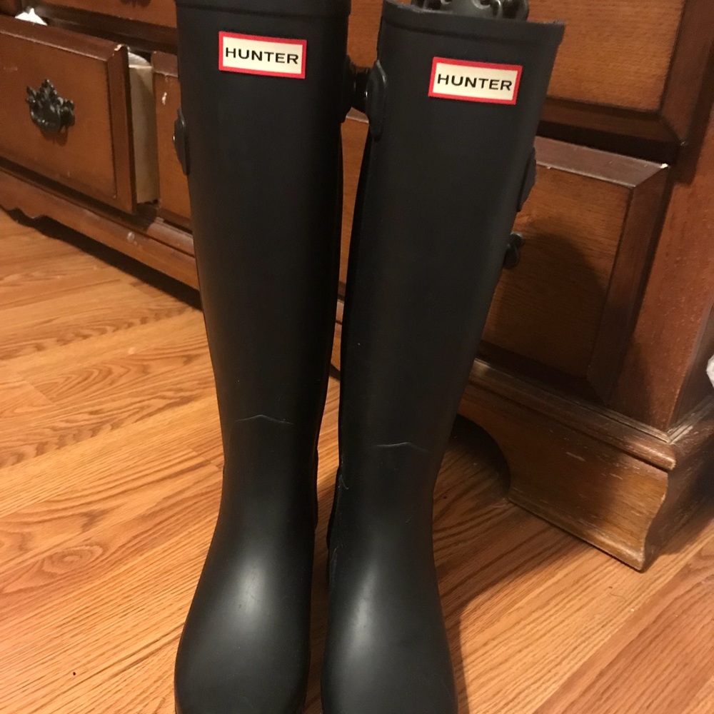 Size 6 hunter boots matte black in good condition