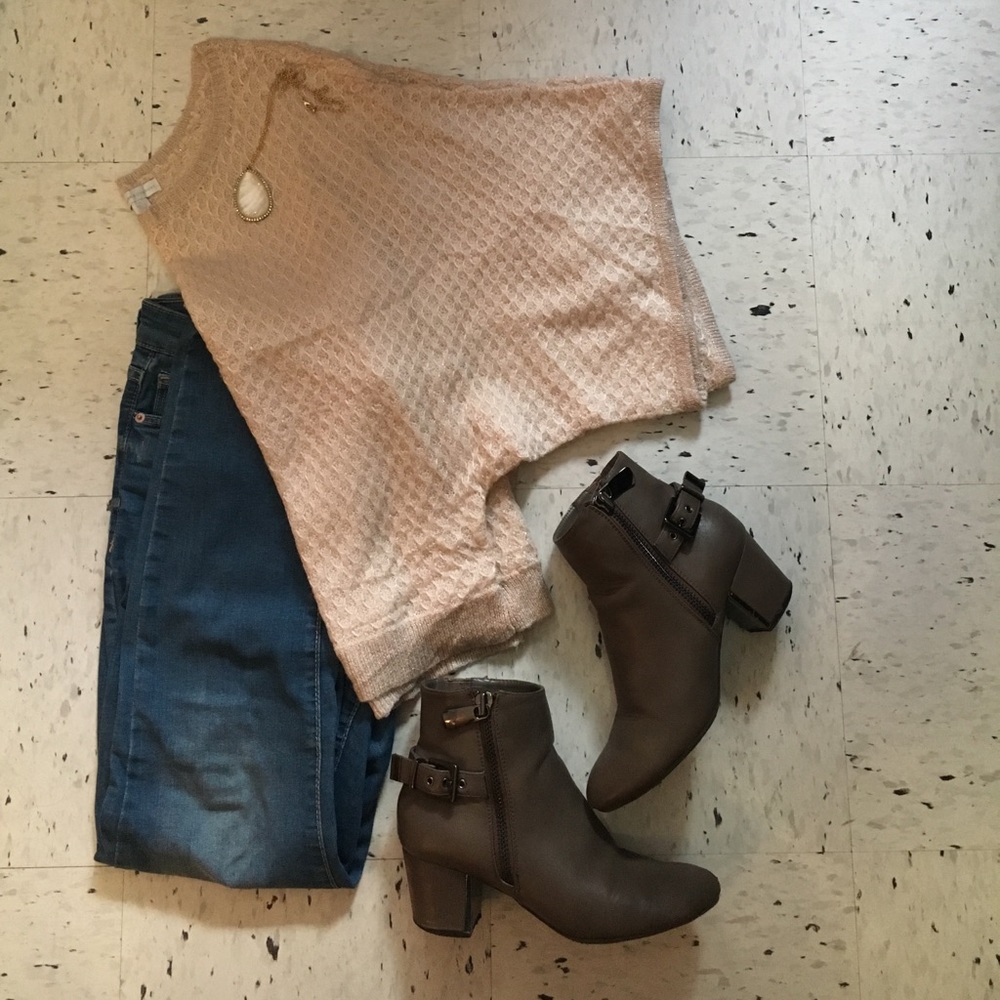 Beautiful New York & Company Short Sleeve Sweater