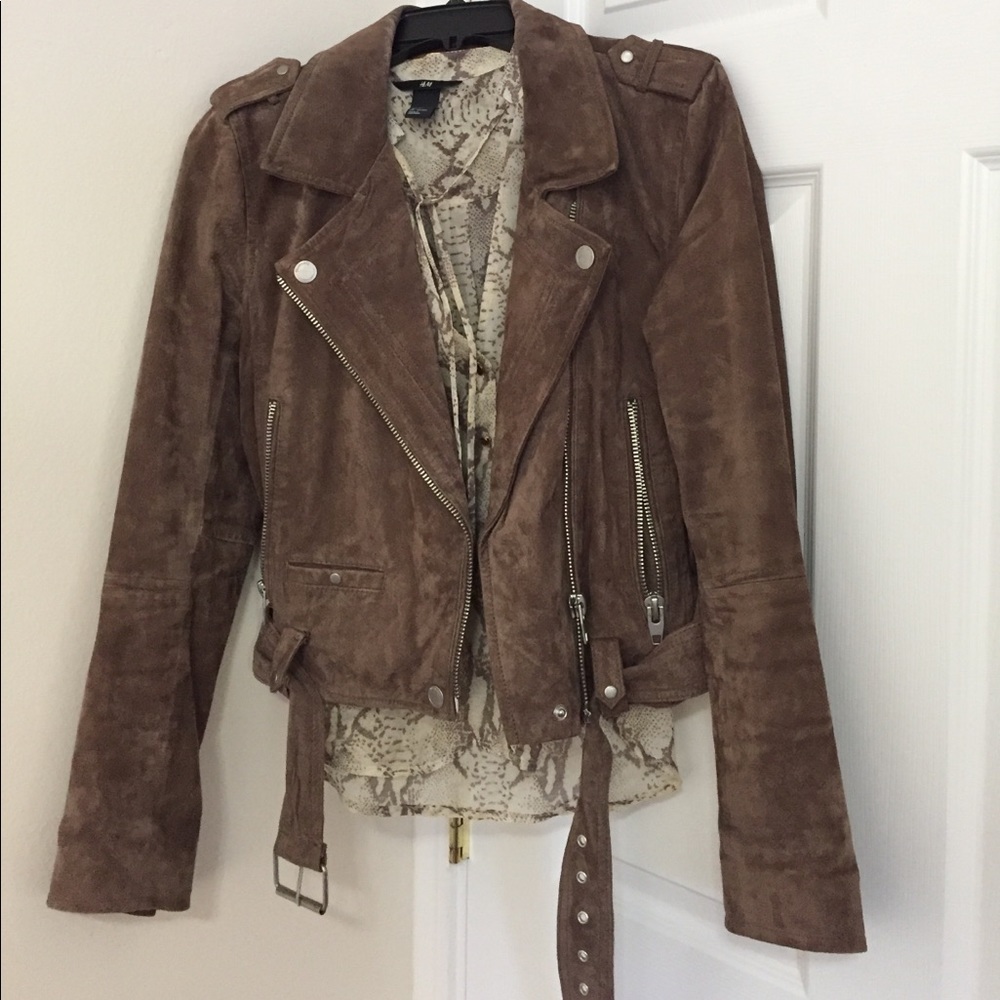 H&M SNAKESKIN BLOUSE SIZE 6