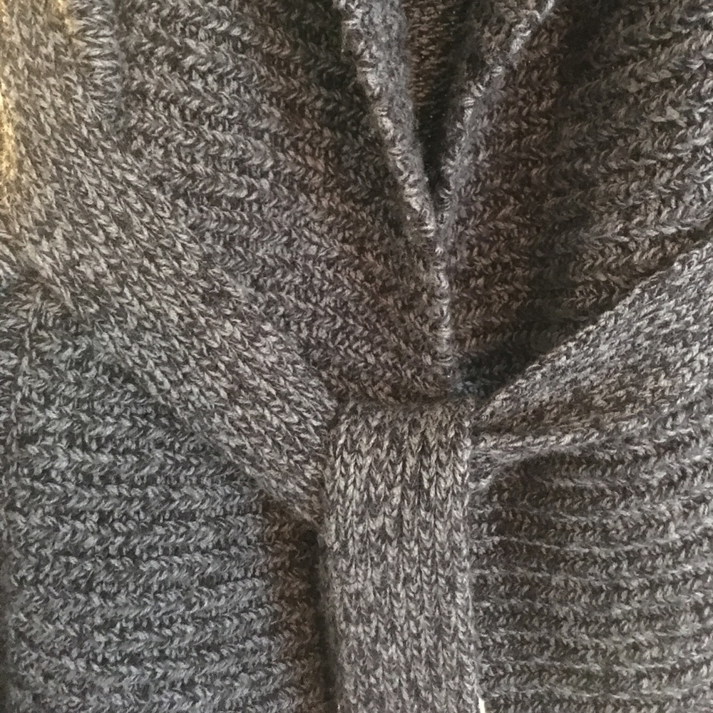 Long Express Sweater! - Picture 3 of 3