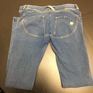 Freddy Curve Hugging Jean Leggings