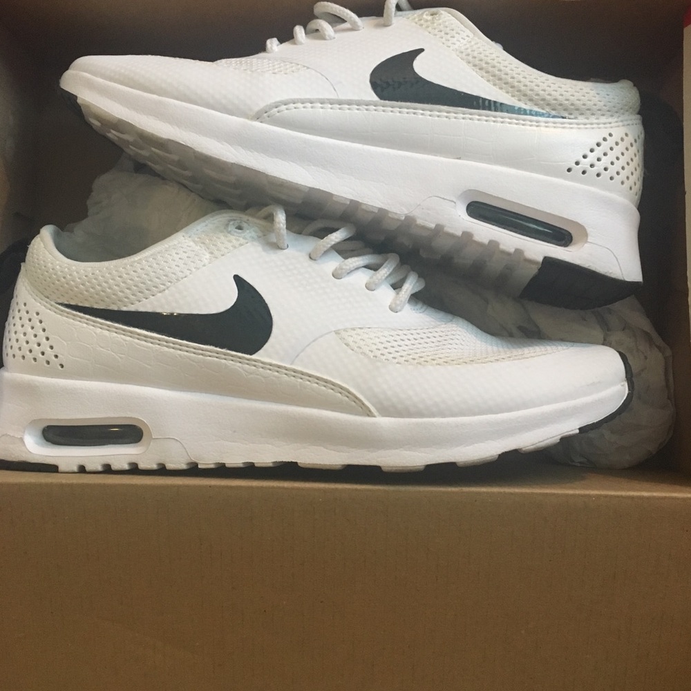 White nike air max Thea