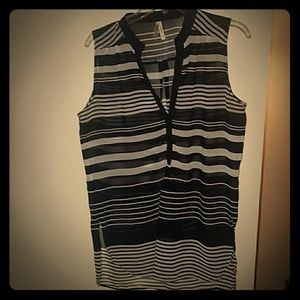 Black & White No Sleeve Blouse