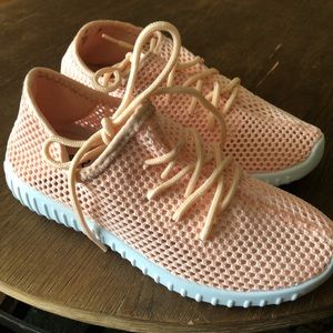 Qupid Peach Sneakers - New Size 5.5