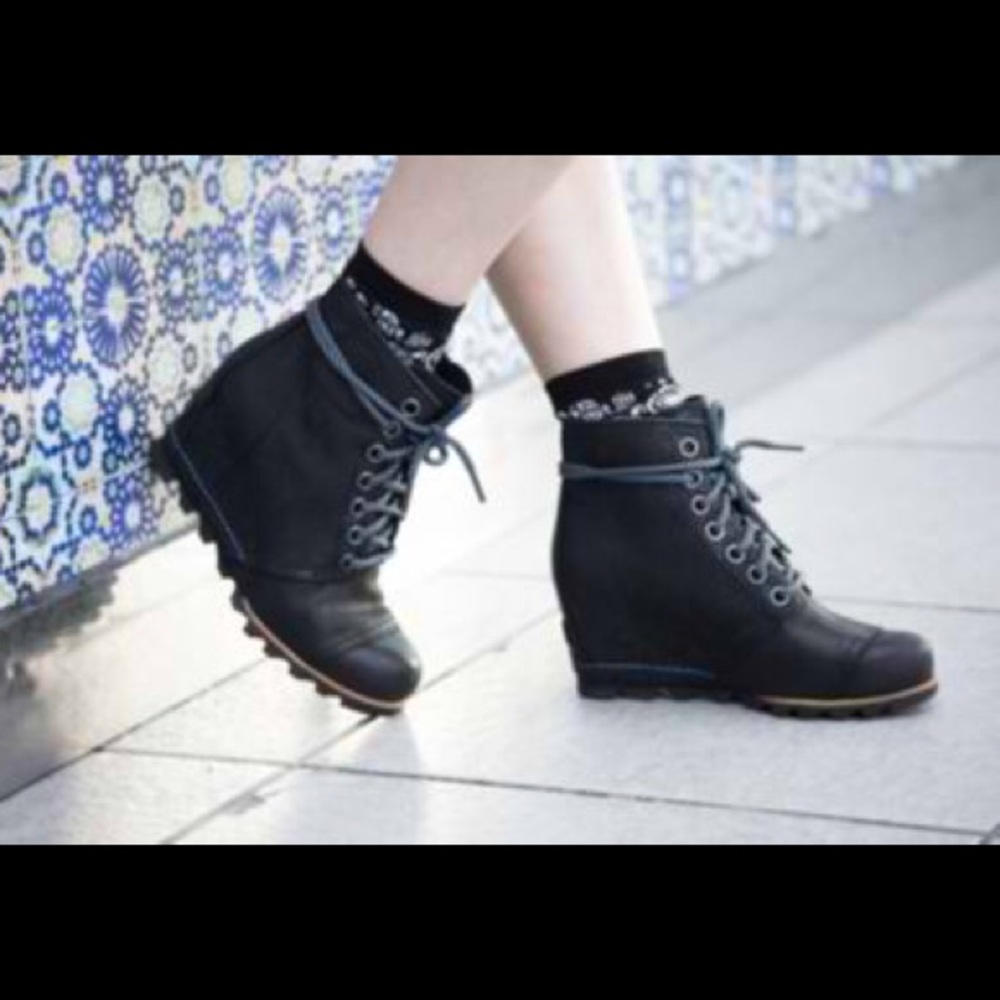 Sorel black boots 7.5