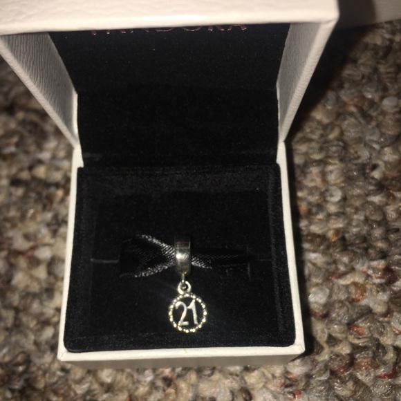 Pandora 21 charm - Picture 1 of 2