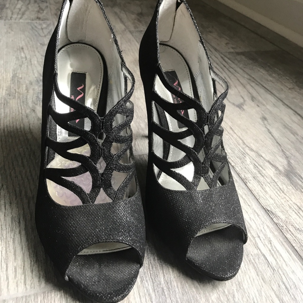 Black sparkle peep toe shoes