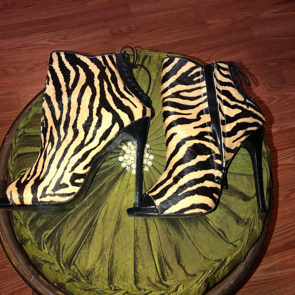 Steve Madden Corsett heel