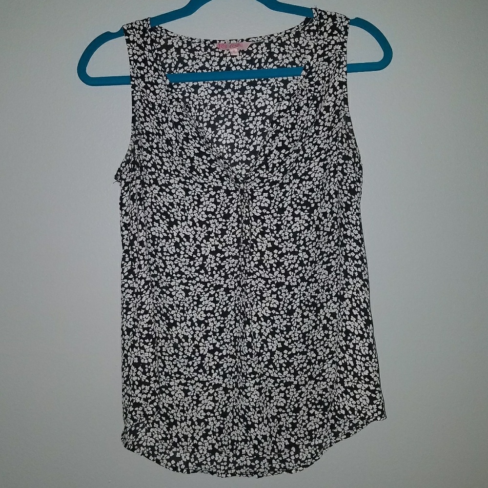 Black and white floral flowy top