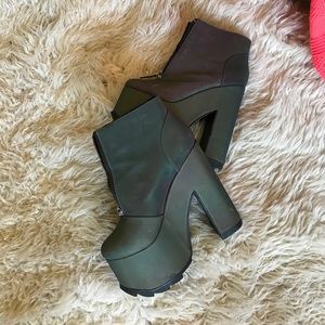 YRU shoes