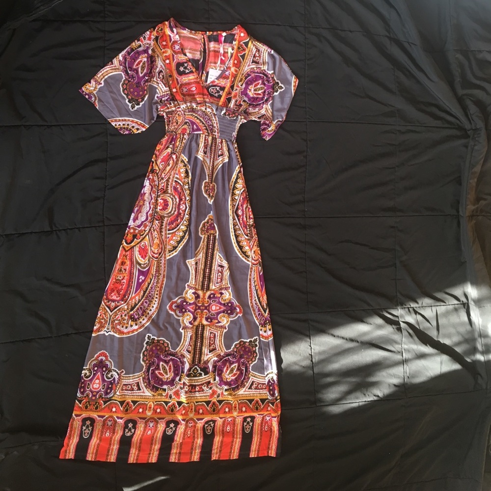 NWT stretchy maxi dress. Size M.