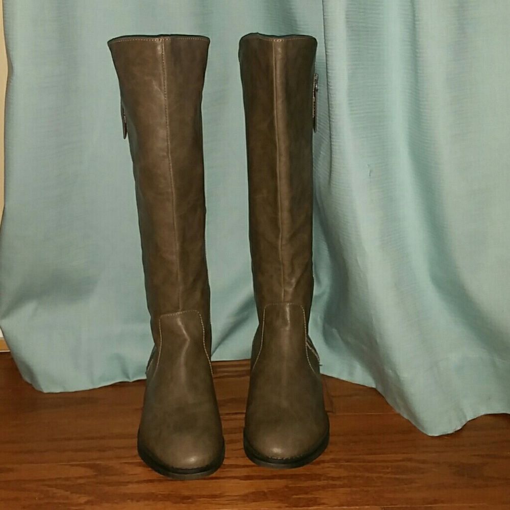 Bongo riding boots.