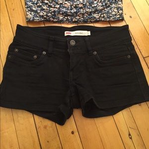 Levi's Shorty Short black denim shorts
