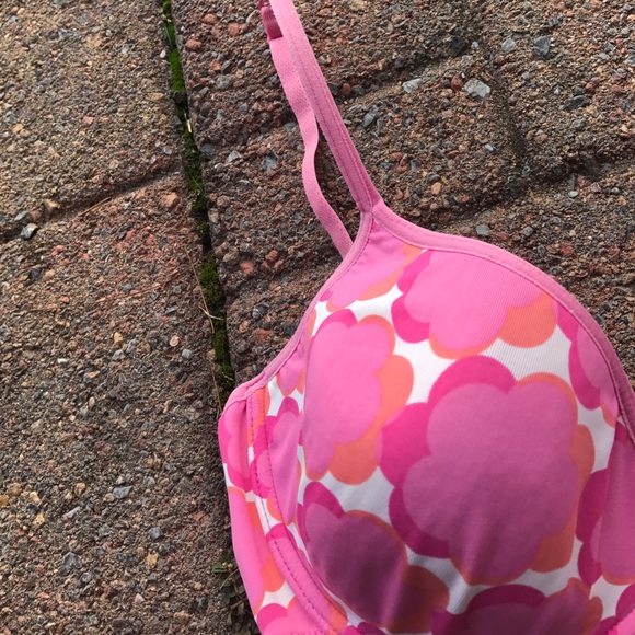 Pink Victoria Secret Bra - Picture 3 of 8