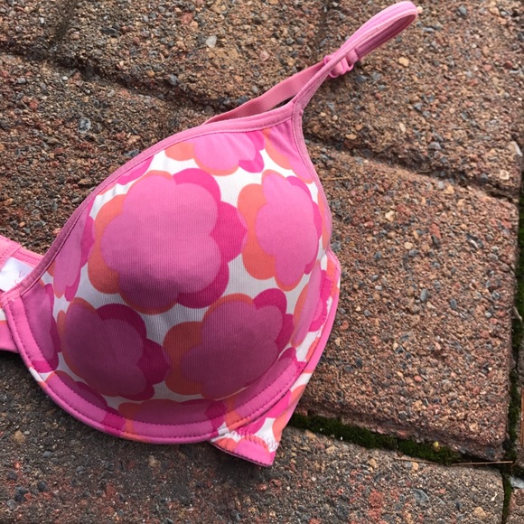 Pink Victoria Secret Bra - Picture 4 of 8