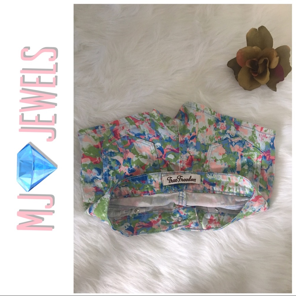 💕True Freedom Shorts💕Not New💕 - Picture 3 of 4