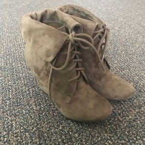 Nine West Khaki Wedges