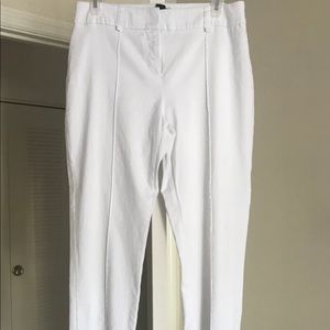 Style andCo white stretchy pants with clip bottom
