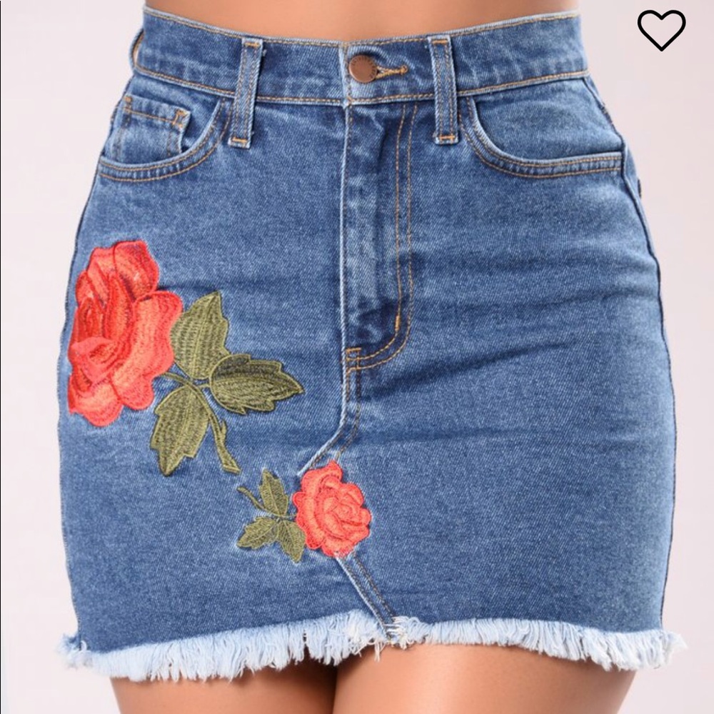 Flower design mini skirt