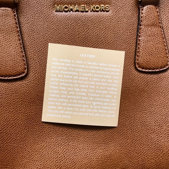 Michael Kors Tote and matching Wallet - Picture 2 of 4