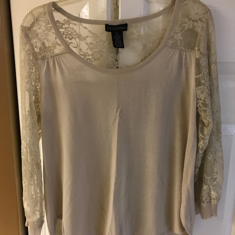 Women's top! Like new condition.