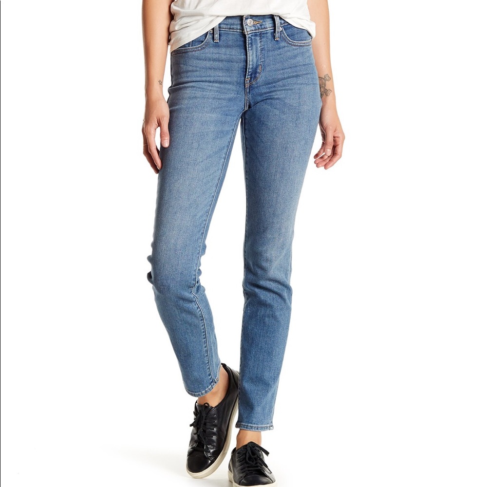 Levi’s 312 Slim Shaping Jean