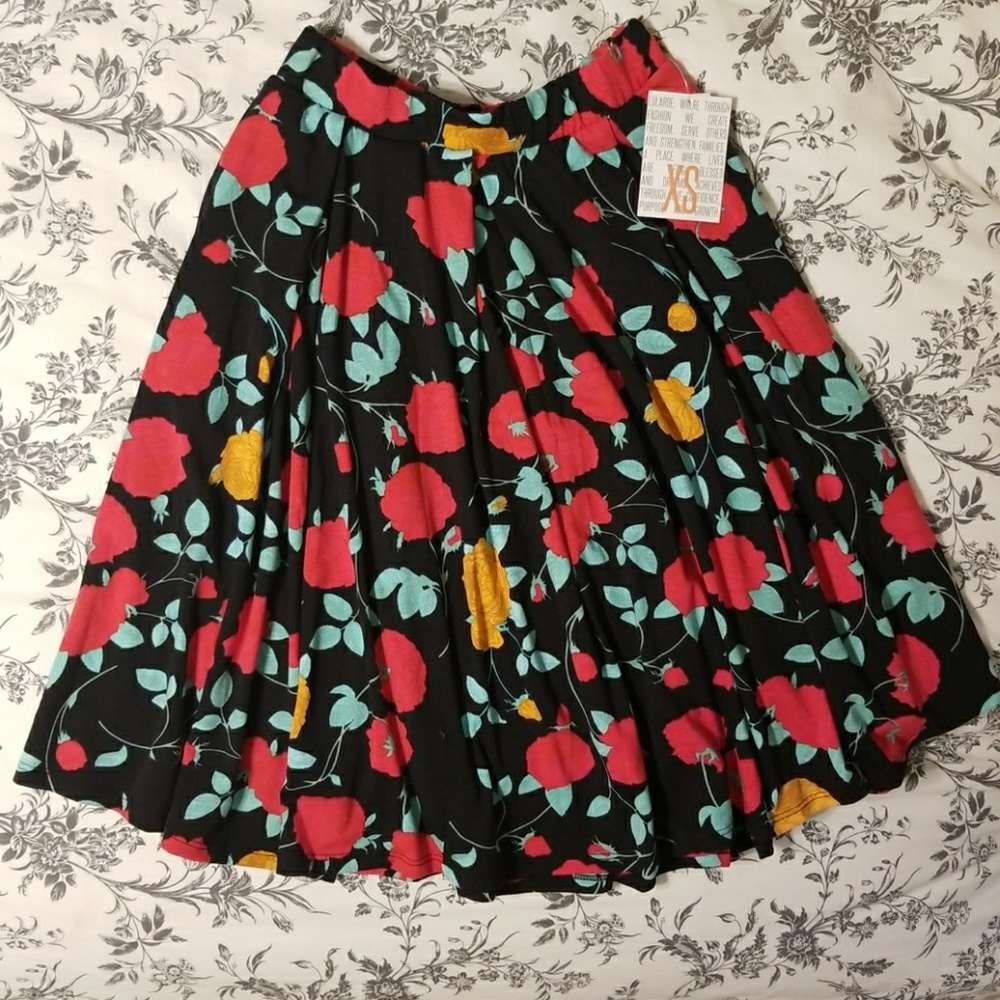 BNWT... Lularoe XS Madison Skirt