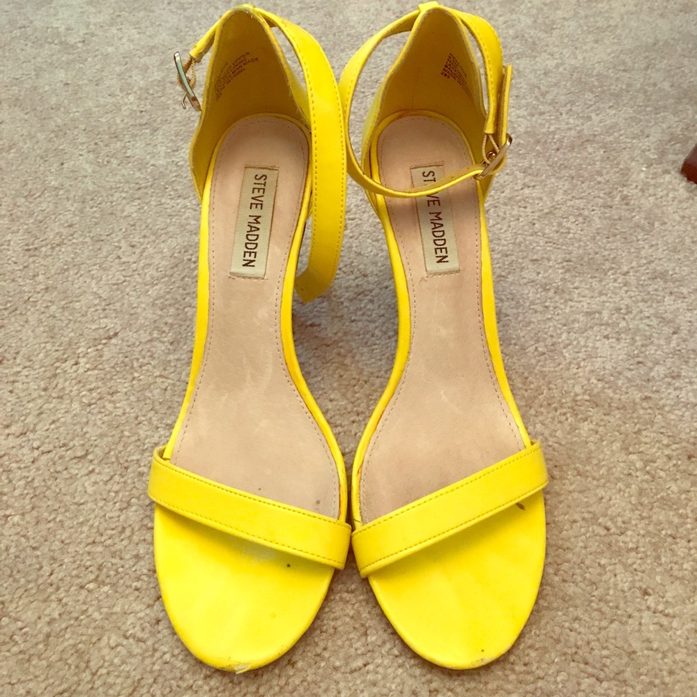 Yellow sandal with ankle strap.