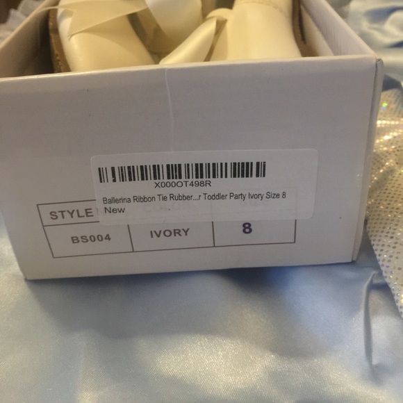 Ivory size 8 Toddler Girl Shoes - Picture 2 of 2