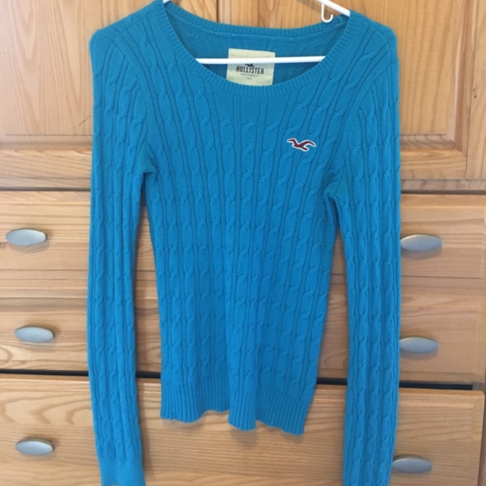 BRAND NEW HOLLISTER SWEATER