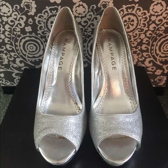 Gorgeous Sparkling Heels - Picture 2 of 4