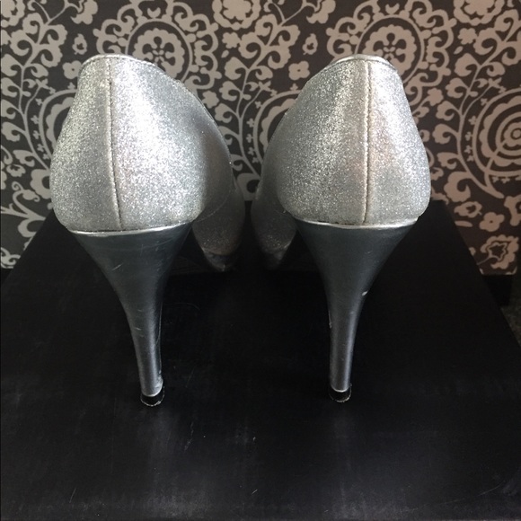 Gorgeous Sparkling Heels - Picture 3 of 4