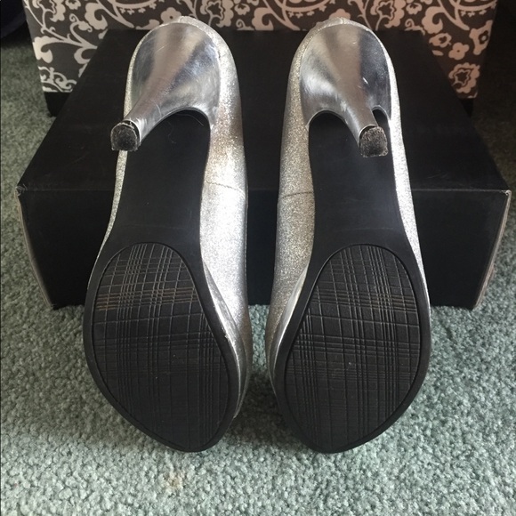 Gorgeous Sparkling Heels - Picture 4 of 4