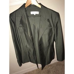 Larry Levine petite woman’s suit size 12p